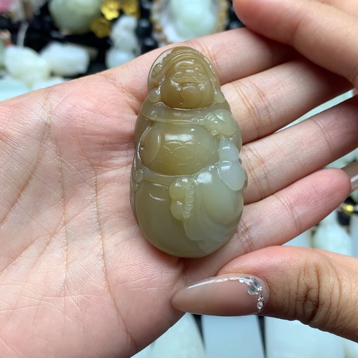 颈饰未镶嵌和田玉青****皮