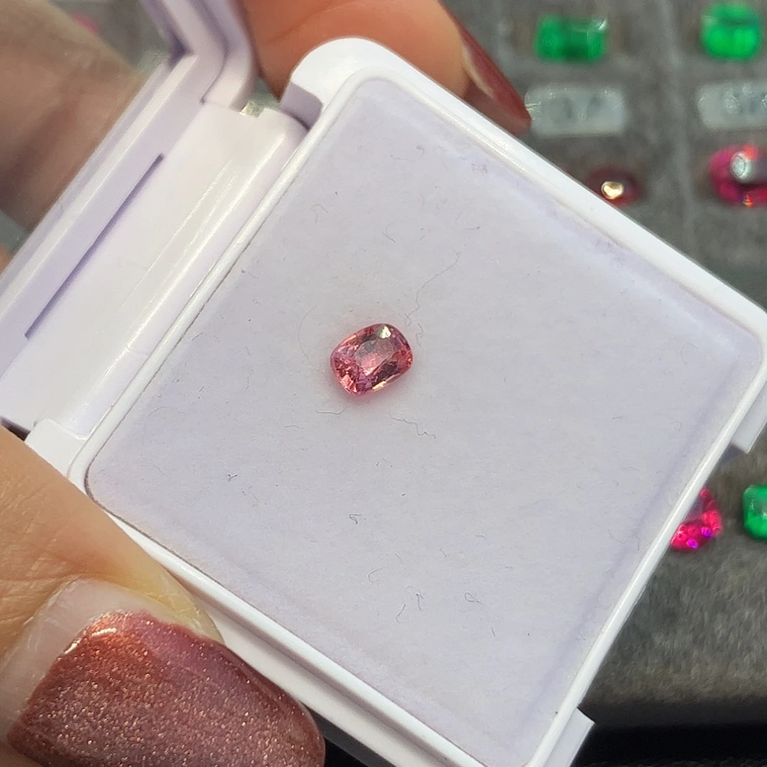 尖晶石裸石帕帕色马亨盖55分