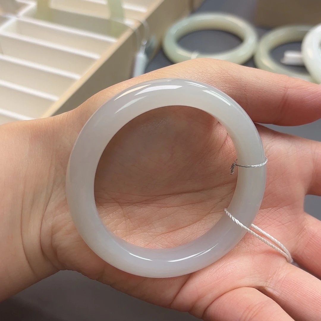 和田玉未镶嵌手镯浅紫色老料