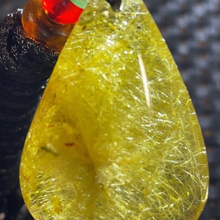 水晶颈饰未镶嵌好**9