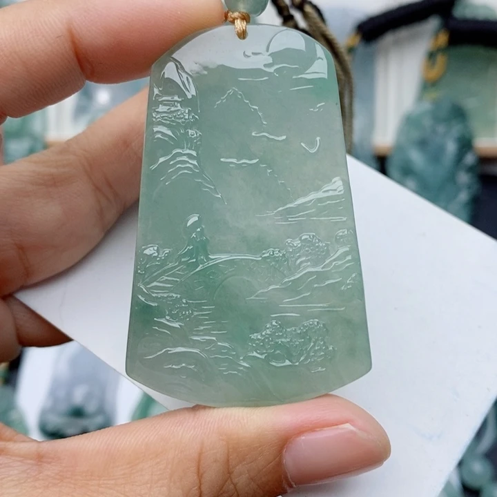 翡翠未镶嵌颈饰山水