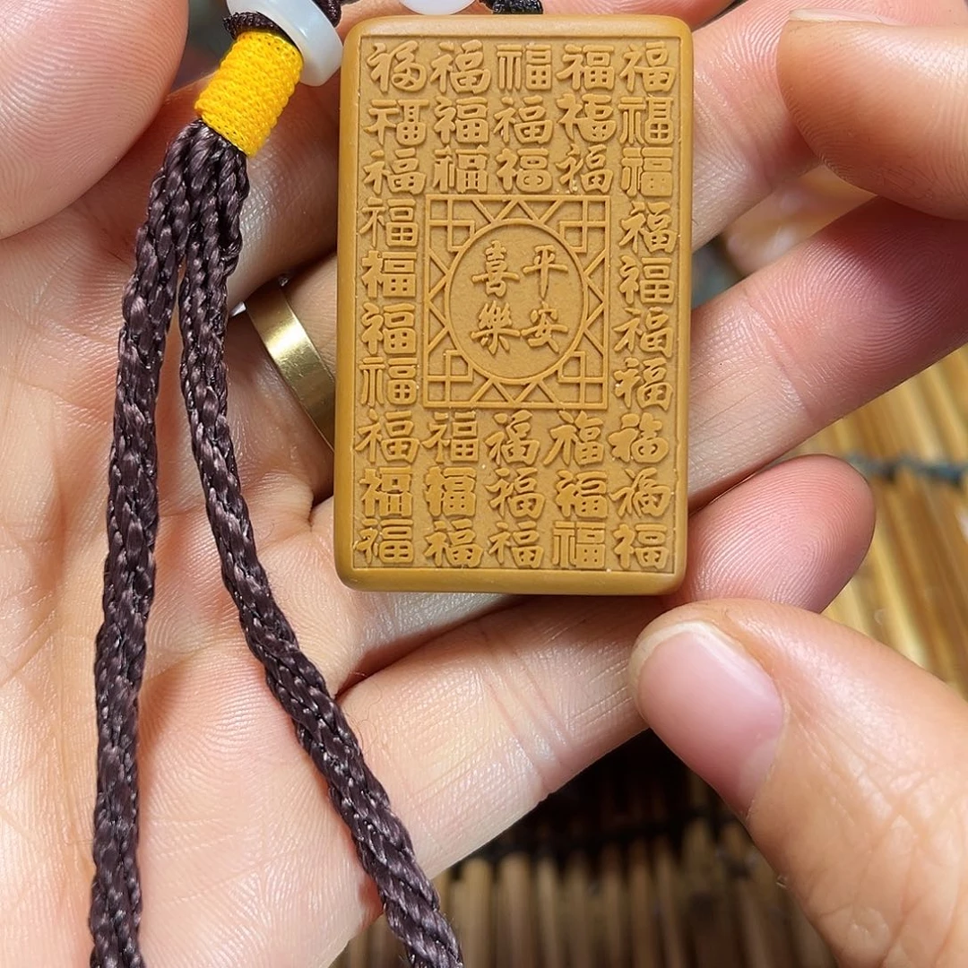 新疆原石雕刻手把件