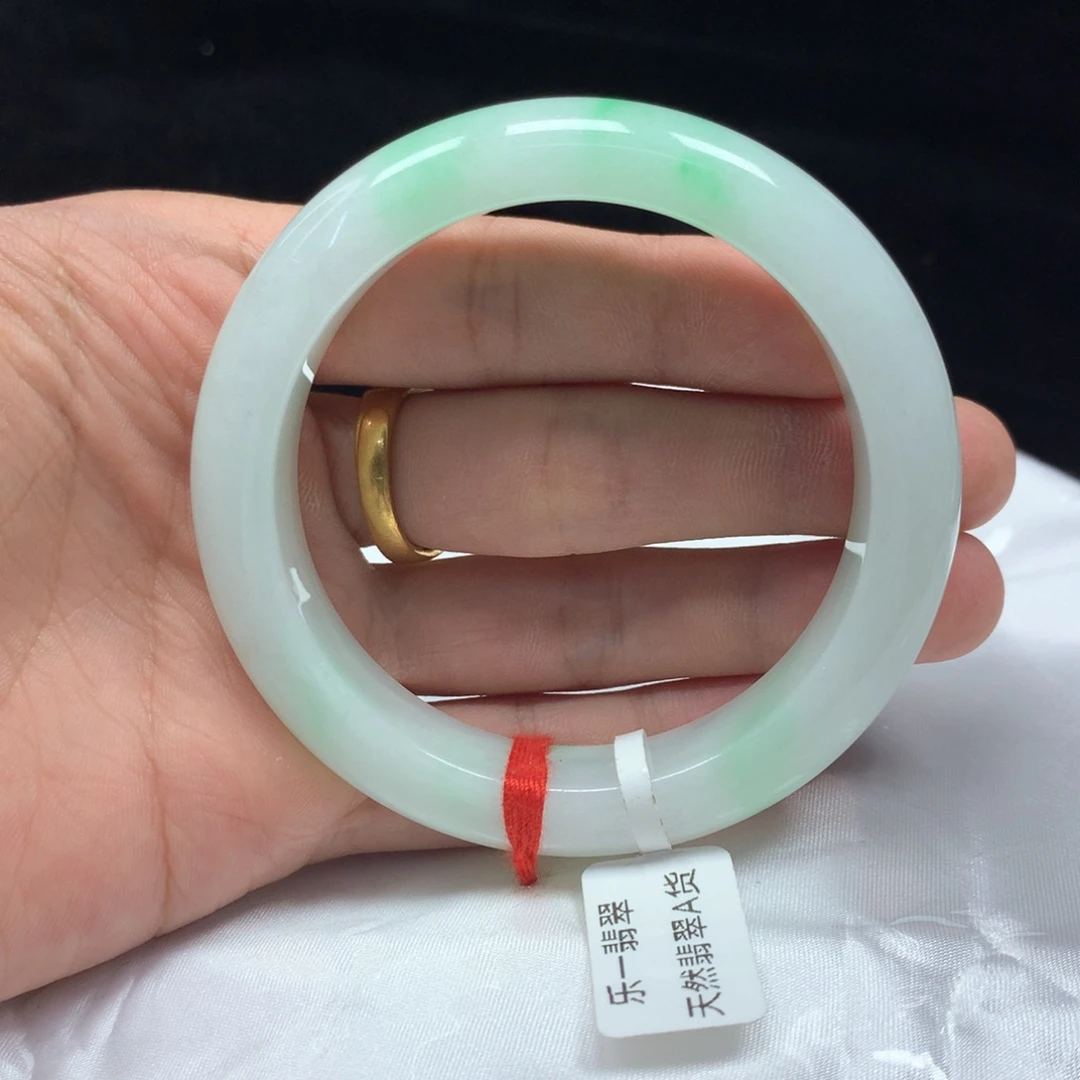 翡翠未镶嵌手镯（圆镯）56.3