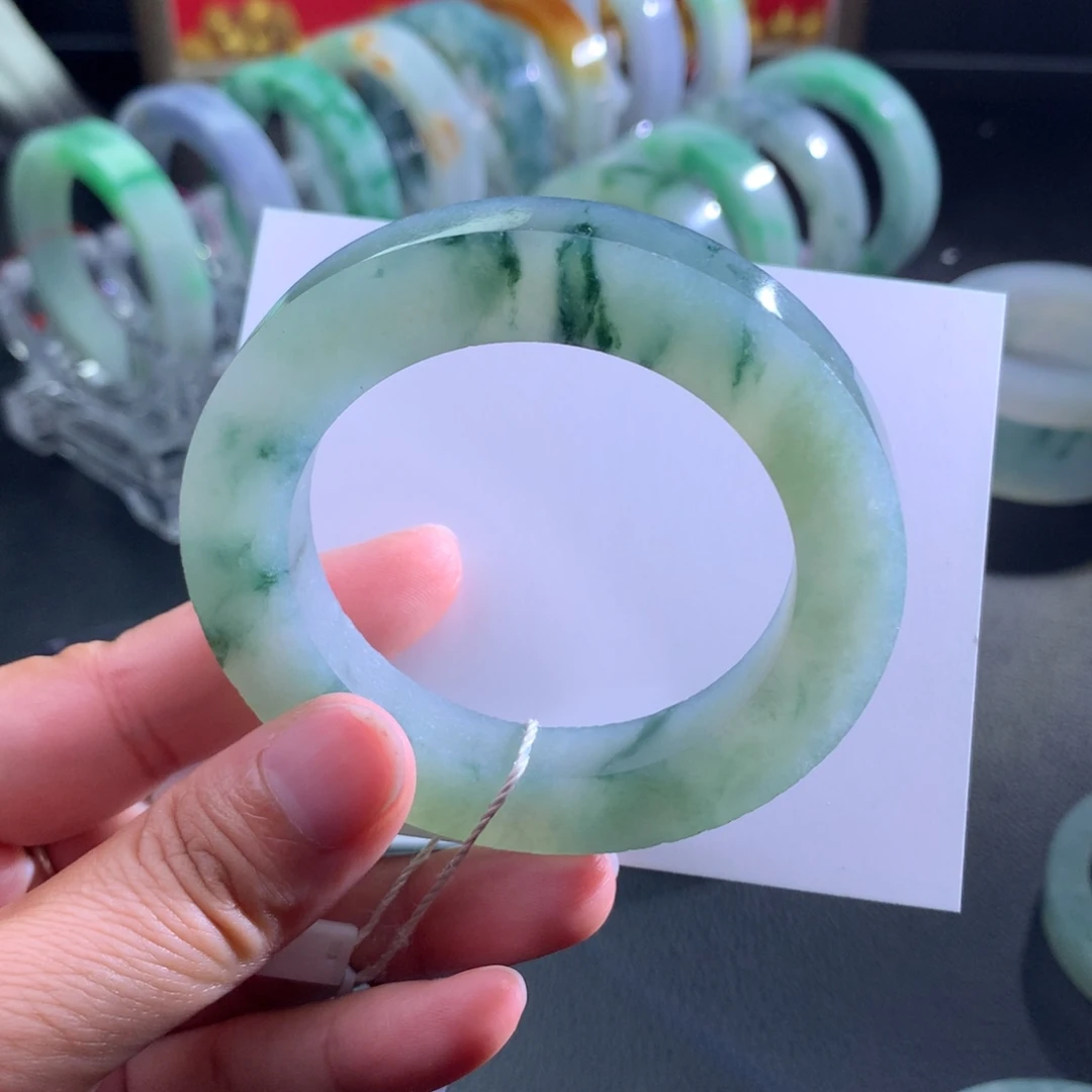 定制翡翠未镶嵌翡翠手镯