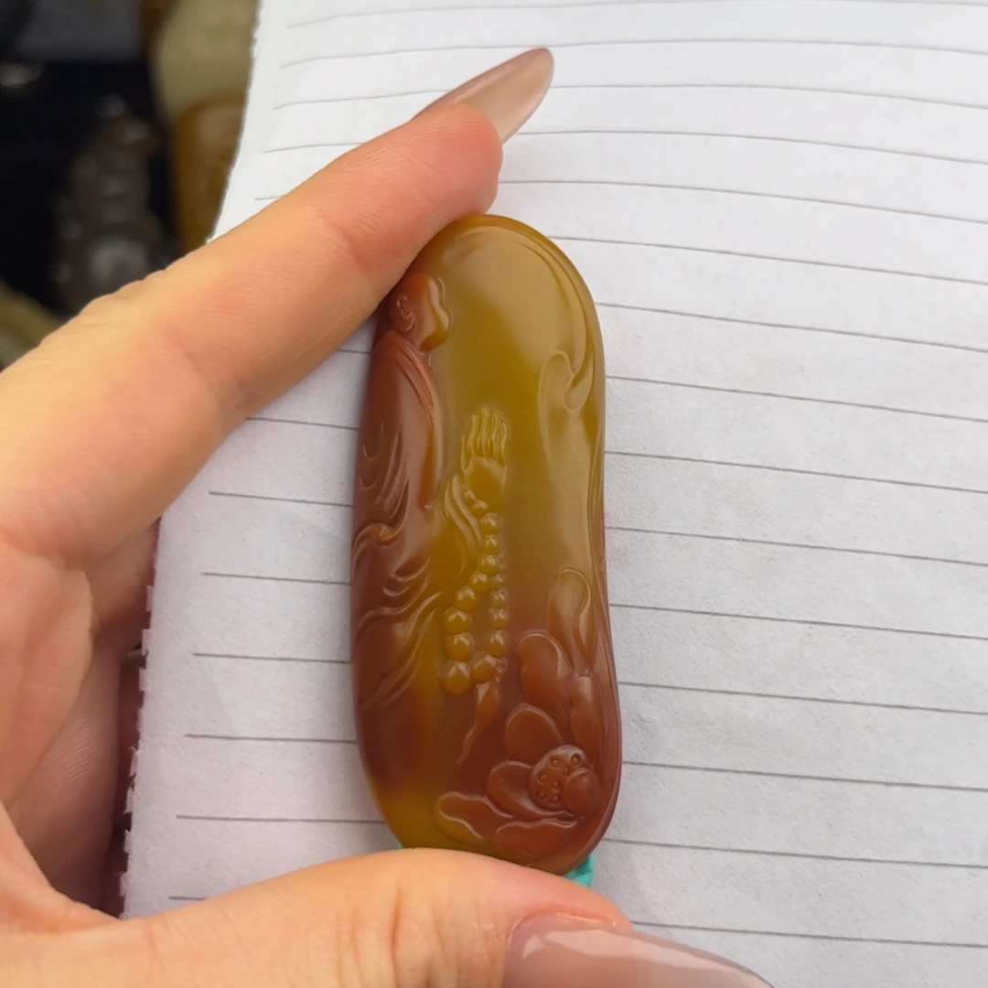静***和未镶嵌黄蜡石挂件石英质玉