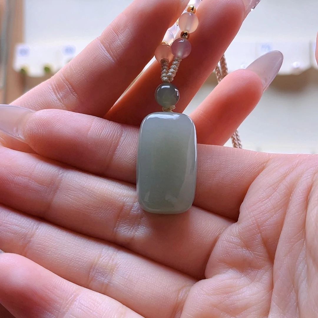 和田玉吊坠(赠链)未镶嵌一****?