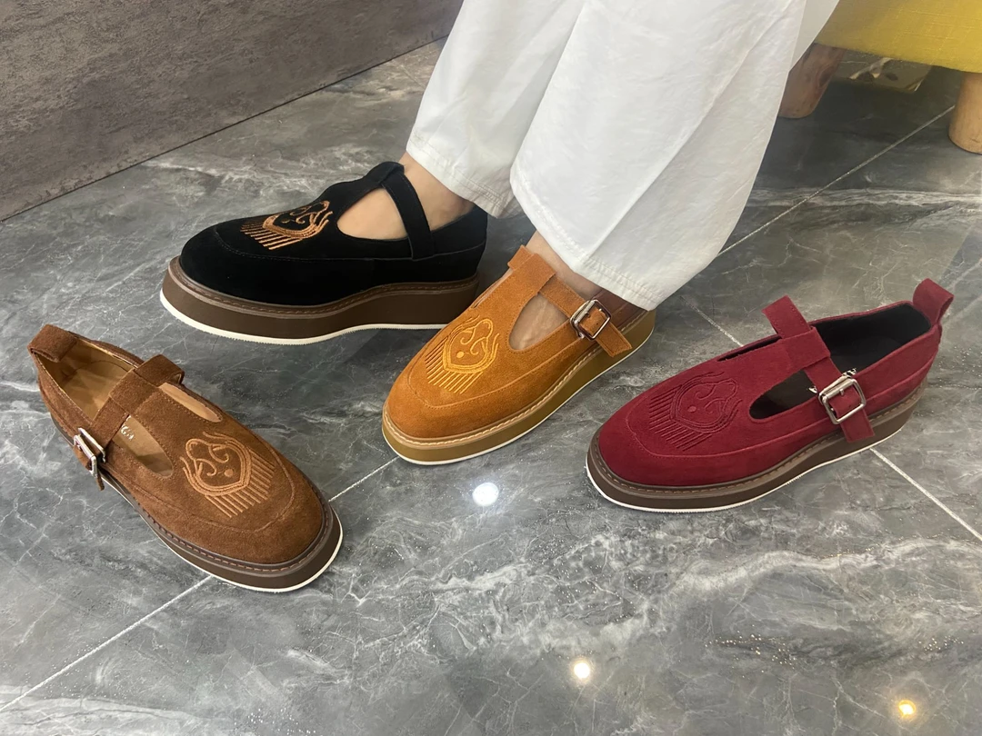 889-8金属复古港风青春潮流绣花沙滩鞋时尚百搭凉鞋