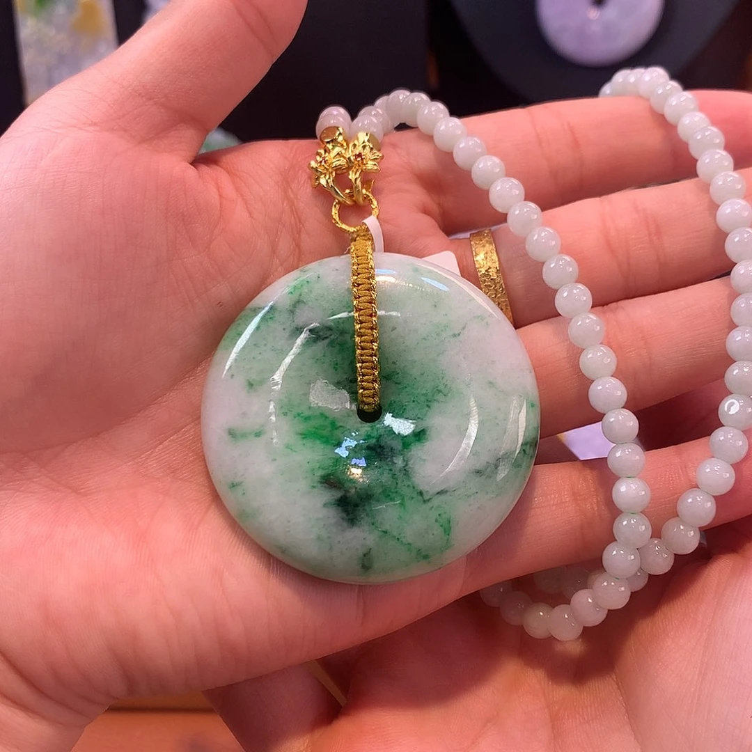 翡翠未镶嵌吊坠(赠链)