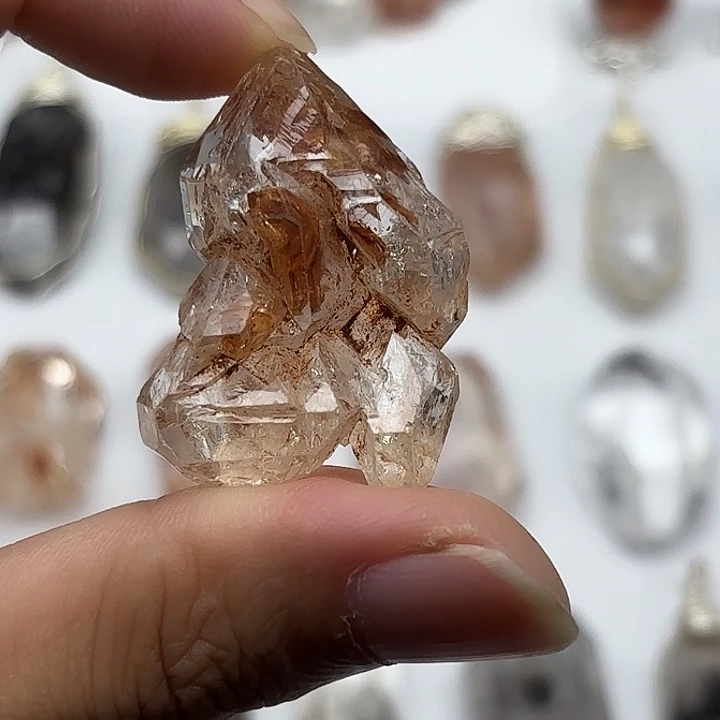 颈饰水晶未镶嵌巴基斯坦红泥闪灵钻36mm