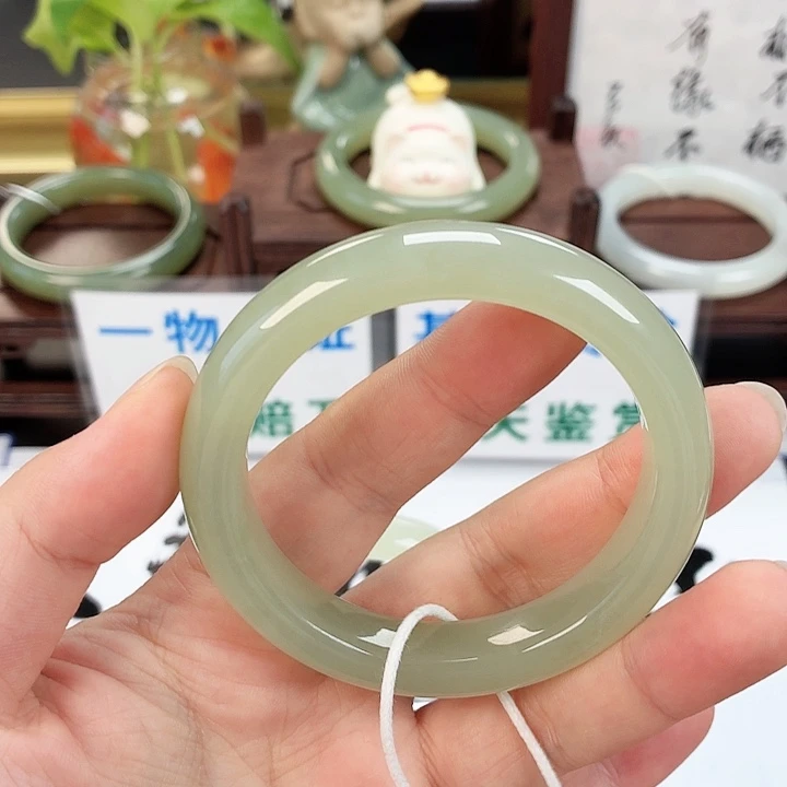 和田玉未镶嵌手镯