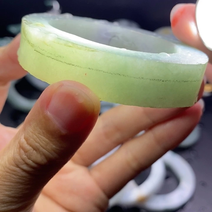 定制翡翠未镶嵌手镯