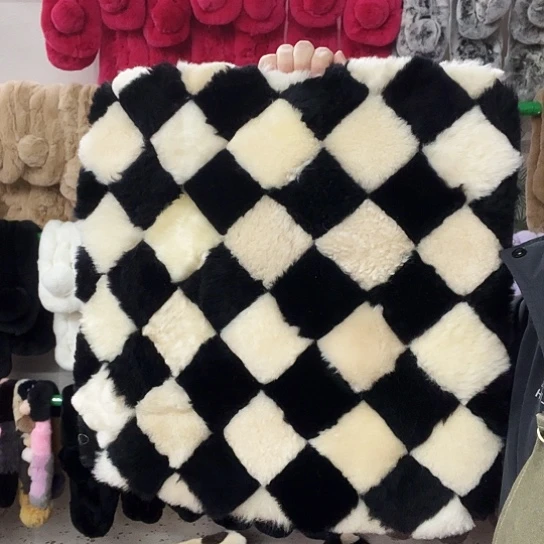 绵羊毛羊毛坐垫一个杏黑拼接