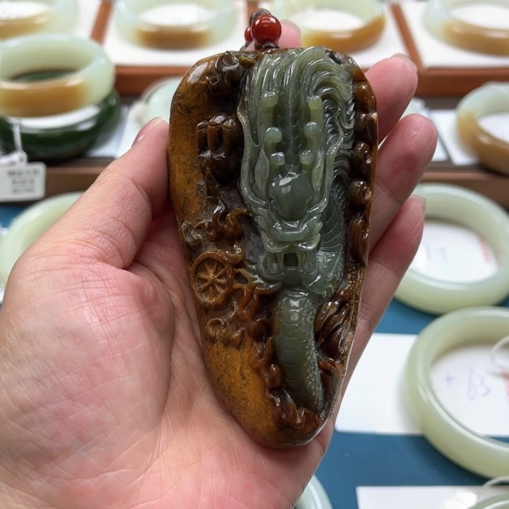 岫岩河磨玉（透闪石质玉）未镶嵌把件东**哥
