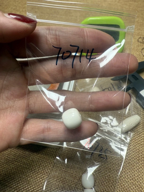 70714猛犸牙单珠配饰瑕疵