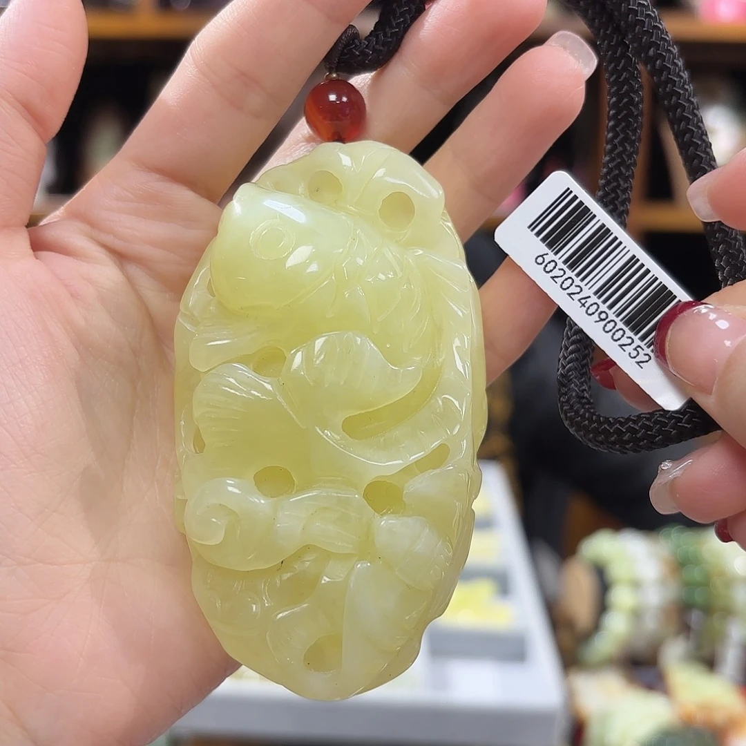 岫玉鱼手把件未镶嵌大**沙