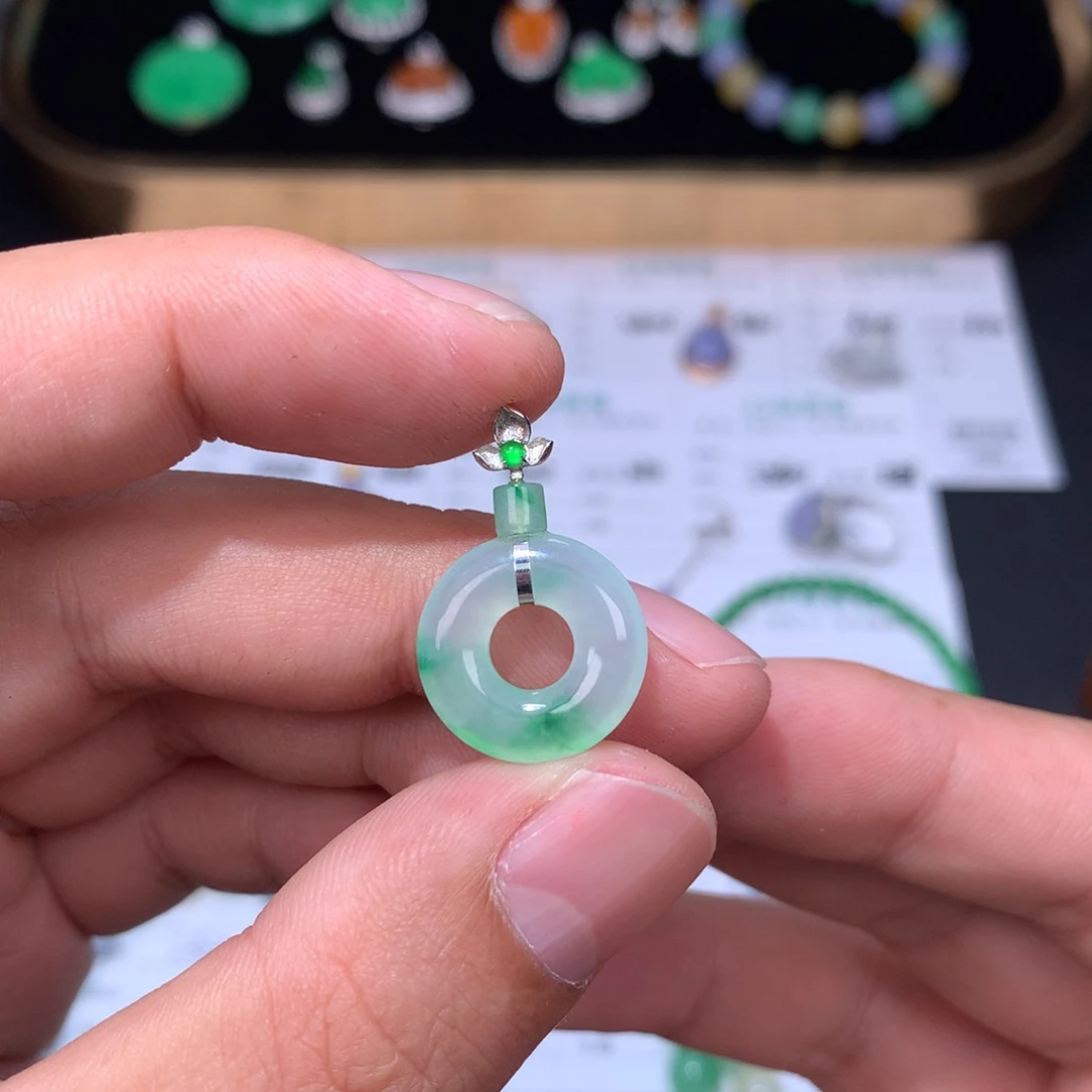 翡翠18K金镶嵌颈饰48小时鉴赏期退货不扣服务费