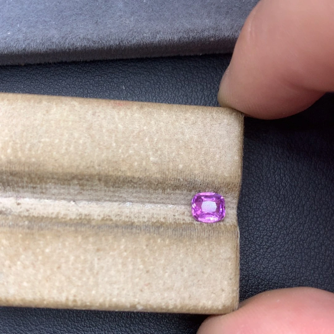 裸石蓝宝石0.8ct全净