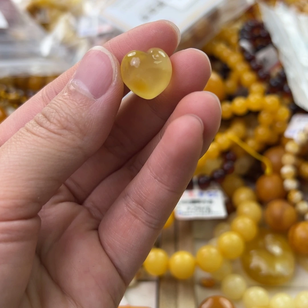 琥珀珠宝奇石未镶嵌