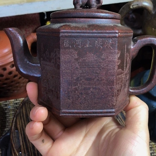 茶壶紫砂原矿泥料手工制作的一把紫砂壶。