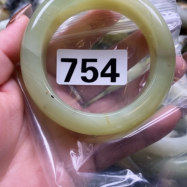 多***菜蛇纹石玉未镶嵌手镯