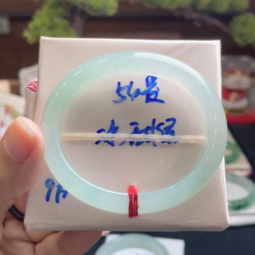 翡翠手镯未镶嵌是**吖54贵妃