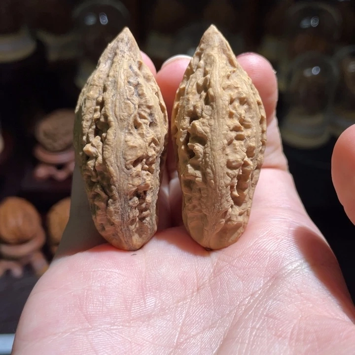 文玩核桃把件龙纹瓜条