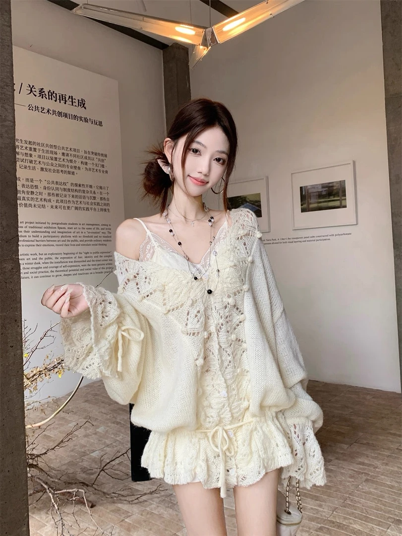 韩系镂空钩花毛球V领针织毛衣女早秋宽松抽绳设计温柔风开衫外套