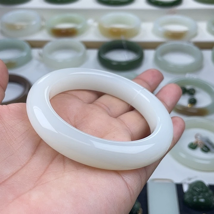 和田玉未镶嵌手镯