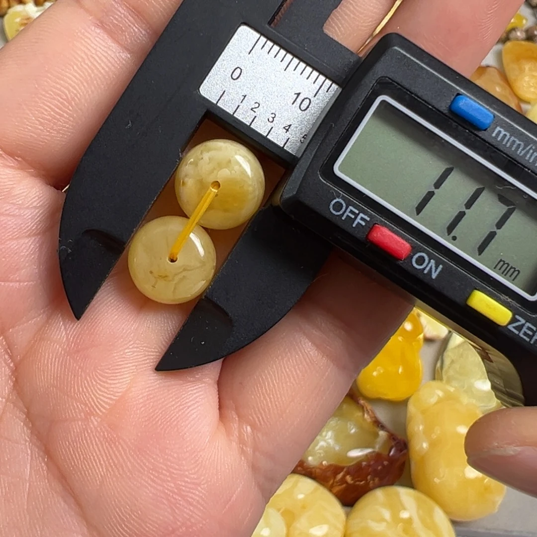 蜜蜡未镶嵌裸石微瑕