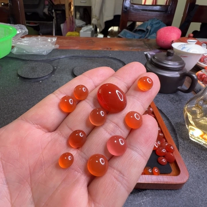 禾***王南红玛瑙未镶嵌配饰戒面十粒