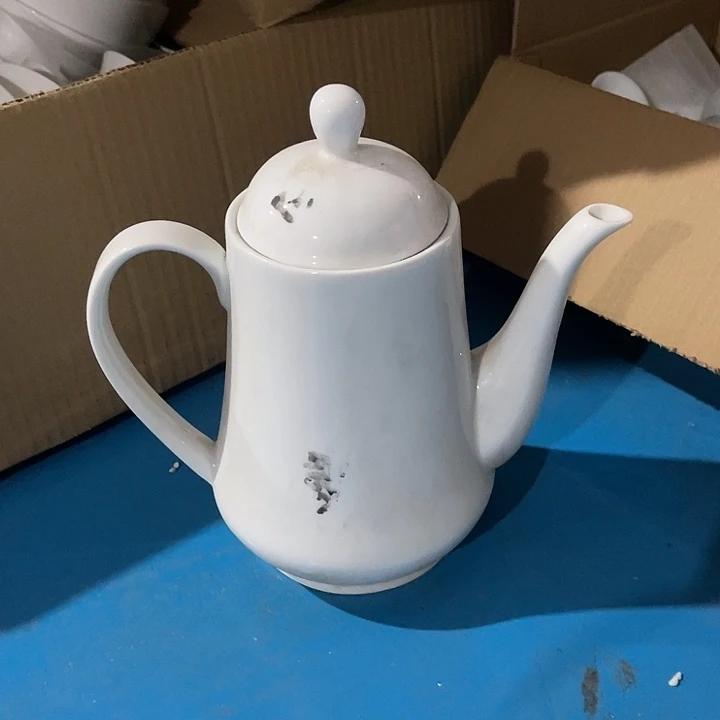 瓷片高白泥水壶一个，微瑕包邮，容量120，自己洗