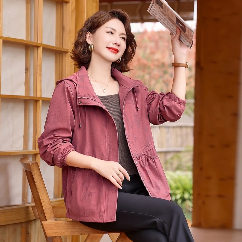连帽常规中老年女装妈妈上衣外套短款时尚夹克风衣洋气春秋款
