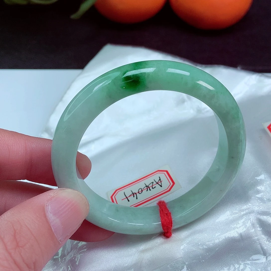 翡翠手镯（圆镯）未镶嵌圈口56