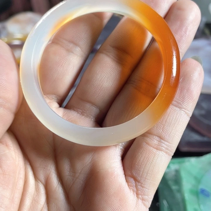 玛瑙/玉髓手镯未镶嵌人****乐