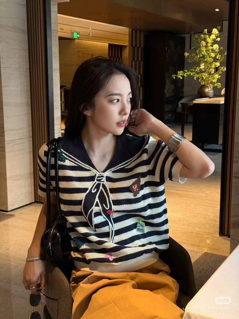 尾～丫2025夏季新款「更自由」贴布Remake条纹海军领毛衫T恤