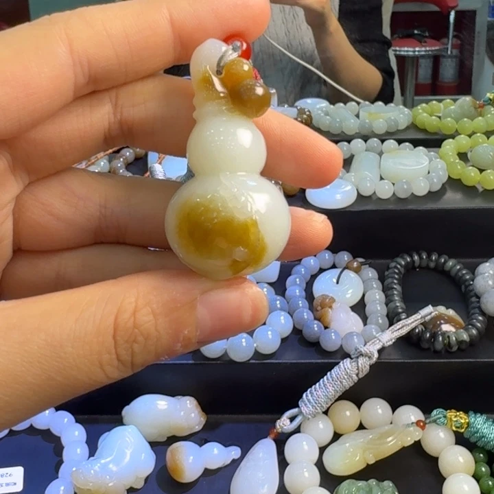 玉***姐和田玉未镶嵌颈饰