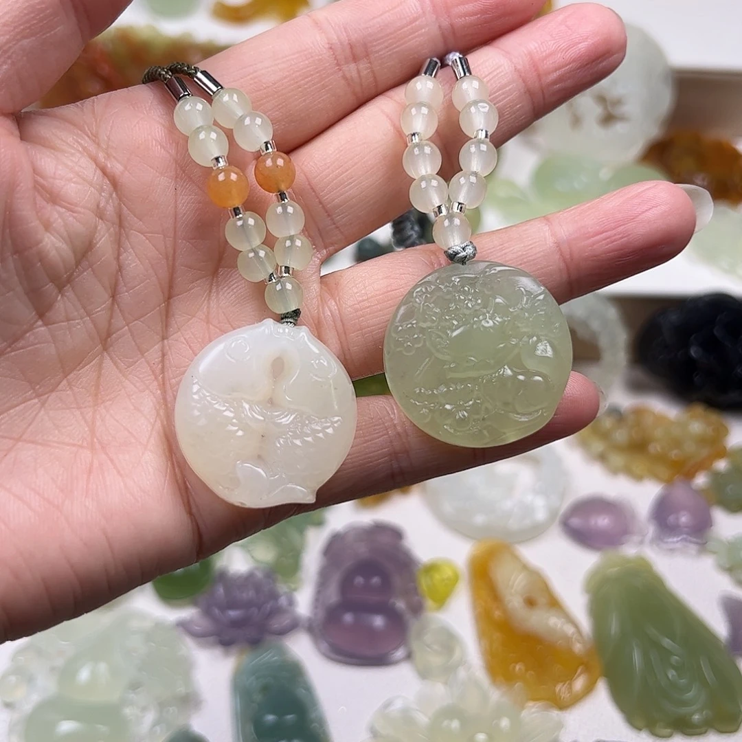 蛇纹石玉未镶嵌颈饰