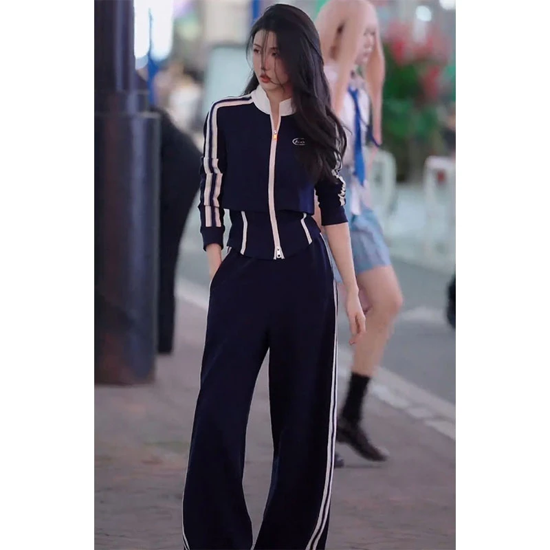 潮流时髦酷飒风穿搭一整套撞色收腰拉链立领正肩长袖上衣休闲裤子