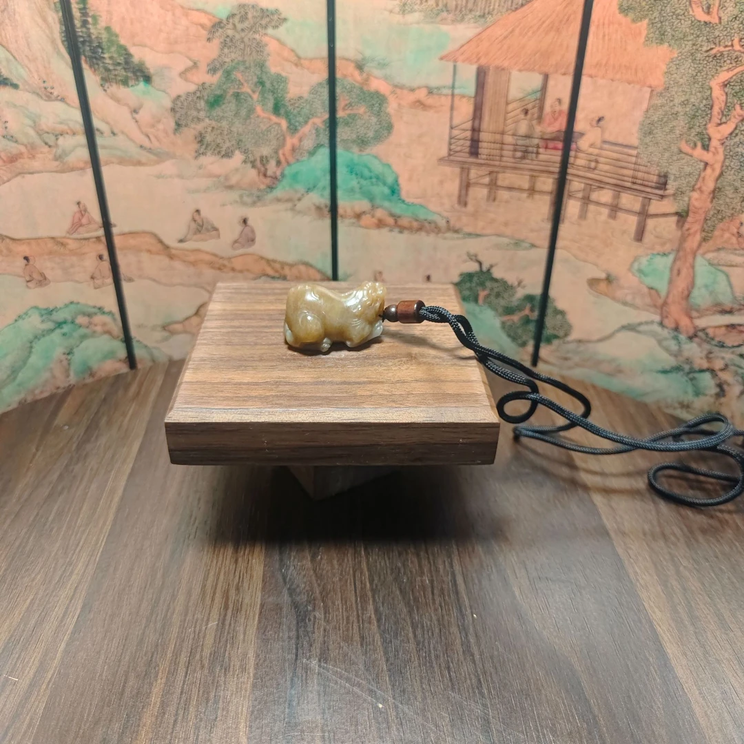 O和田玉且末糖貔貅吊坠0039