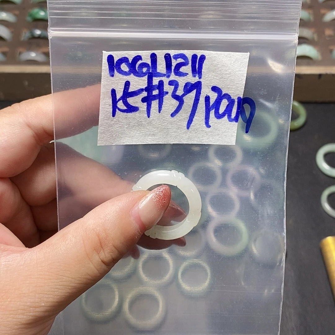 未镶嵌定制翡翠梁*