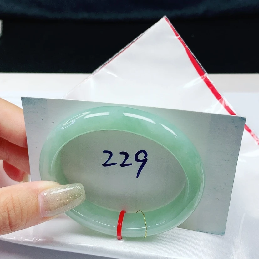 【闪购商品】翡翠手镯未镶嵌 贵妃55