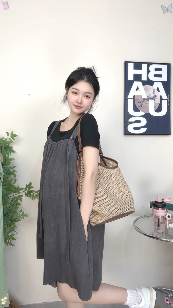 2025年夏季新款百搭短袖T恤搭配背带阔腿短裤时尚显瘦孕妇套装