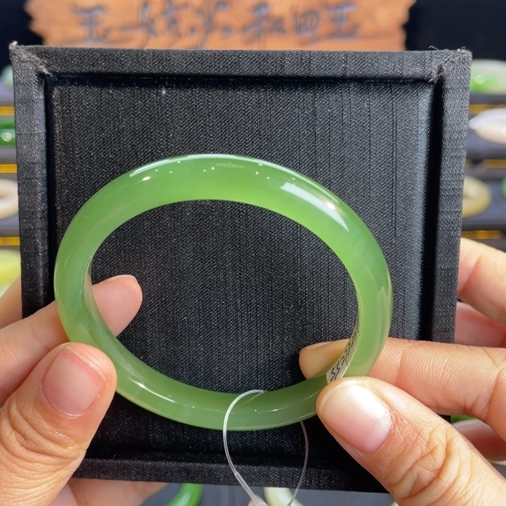 和田玉未镶嵌手镯-冰阳绿55