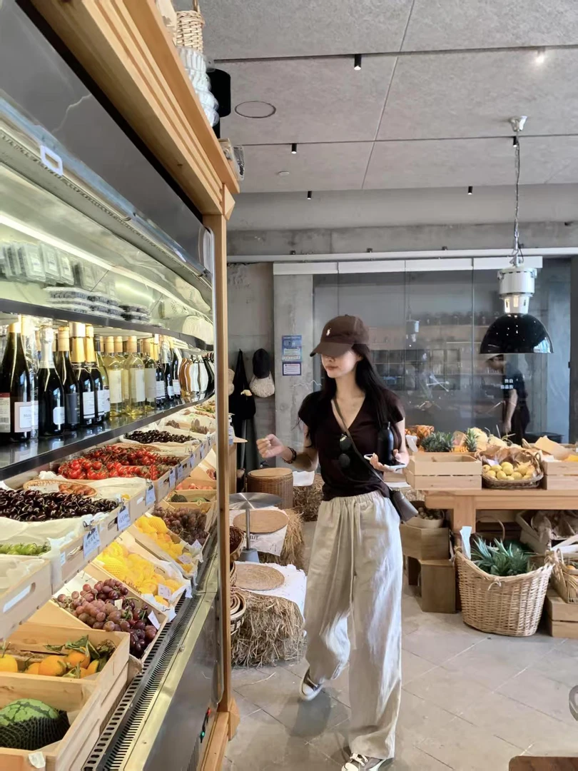 韩系V领短袖T恤女2025夏季新款设计感简约百搭修身显瘦短款上衣潮