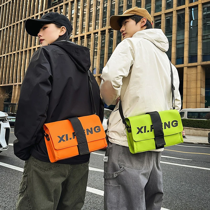 休闲斜挎邮差包防水方形小挎包户外骑行多功能通勤背包男款便携包