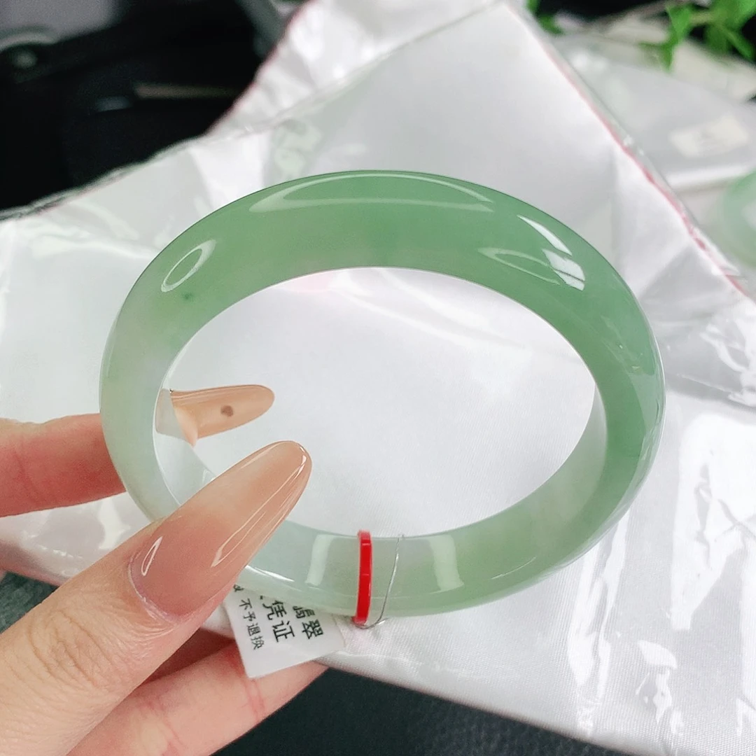 翡翠手镯未镶嵌58圈