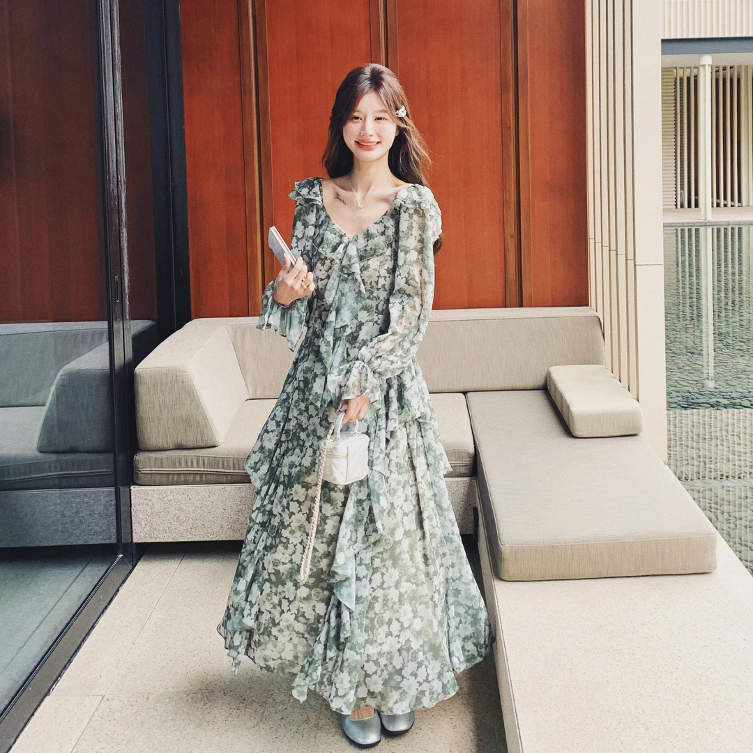 法式V型领长袖连衣裙女长款2025春新款显瘦轻熟风过膝绿色碎花裙