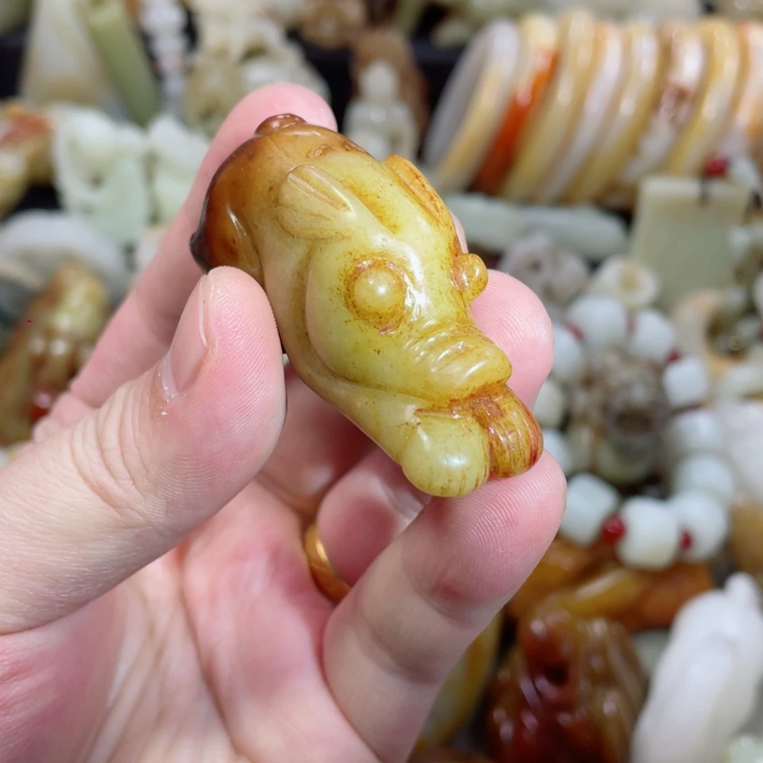 和田玉未镶嵌把件