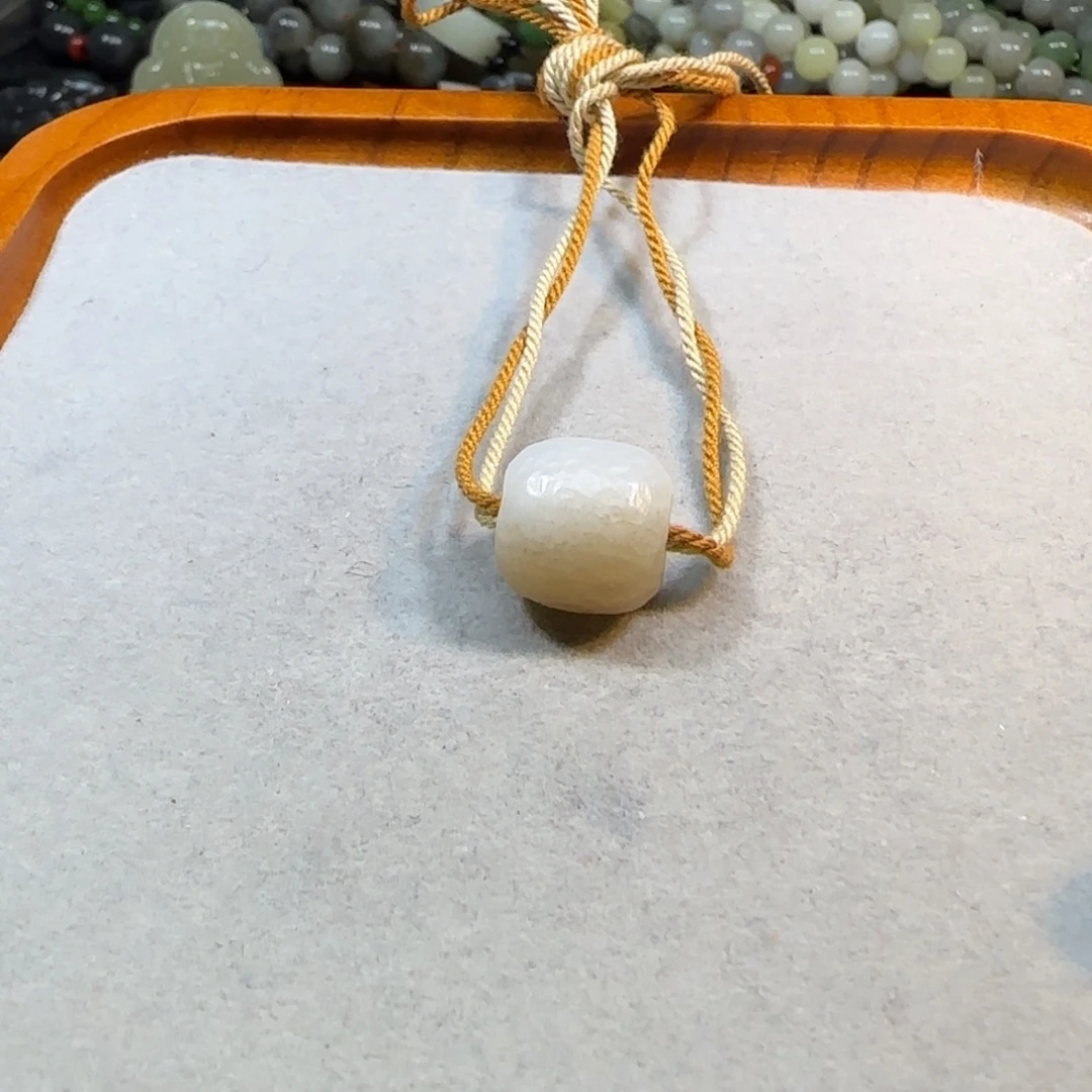 和田玉未镶嵌颈饰糖白老型珠路路通