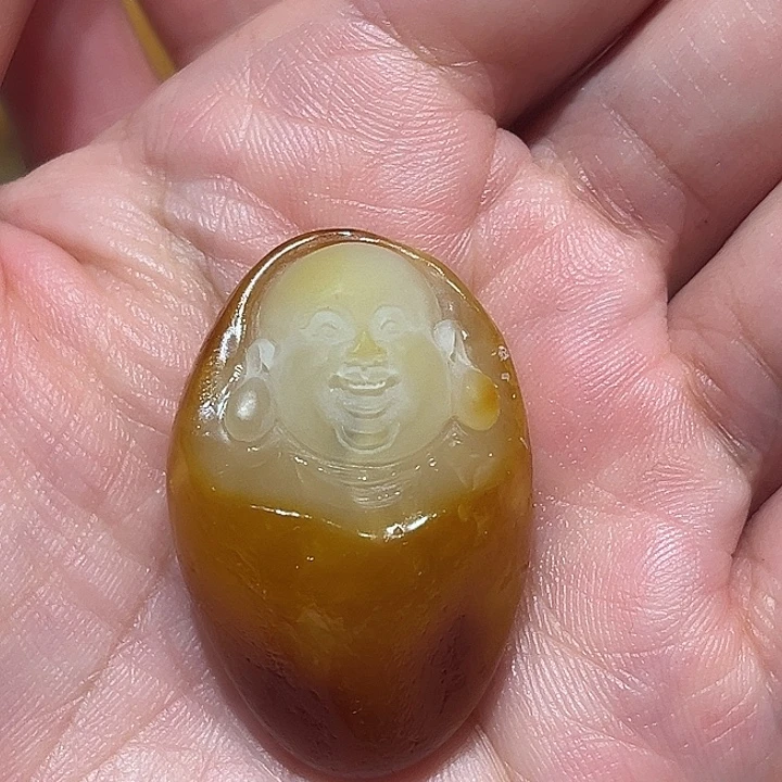 琥珀未镶嵌颈饰弥勒笑佛